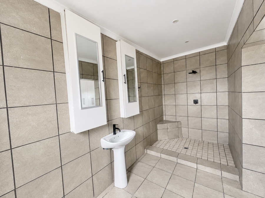 To Let 2 Bedroom Property for Rent in Long Acres Country Estate Western Cape